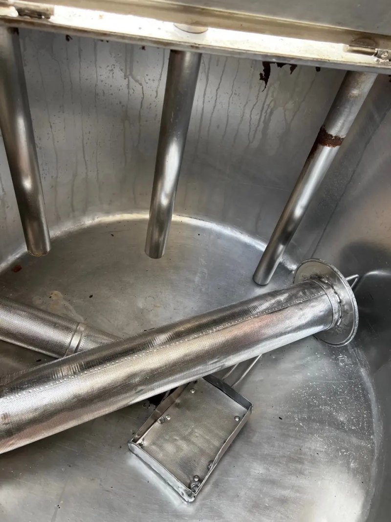 USED STAINLESS STEEL TANK 250 LITERS