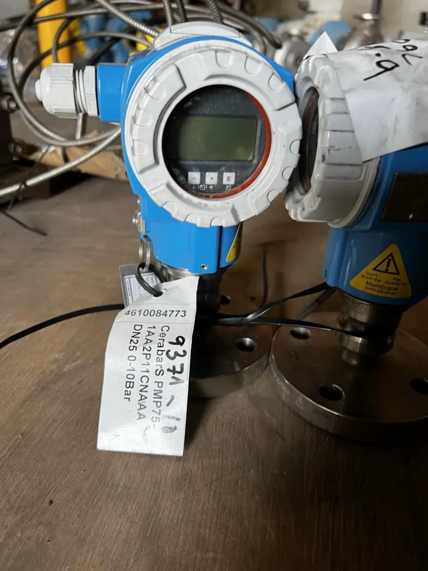PRESSURE INDICATORS C7057 - 3