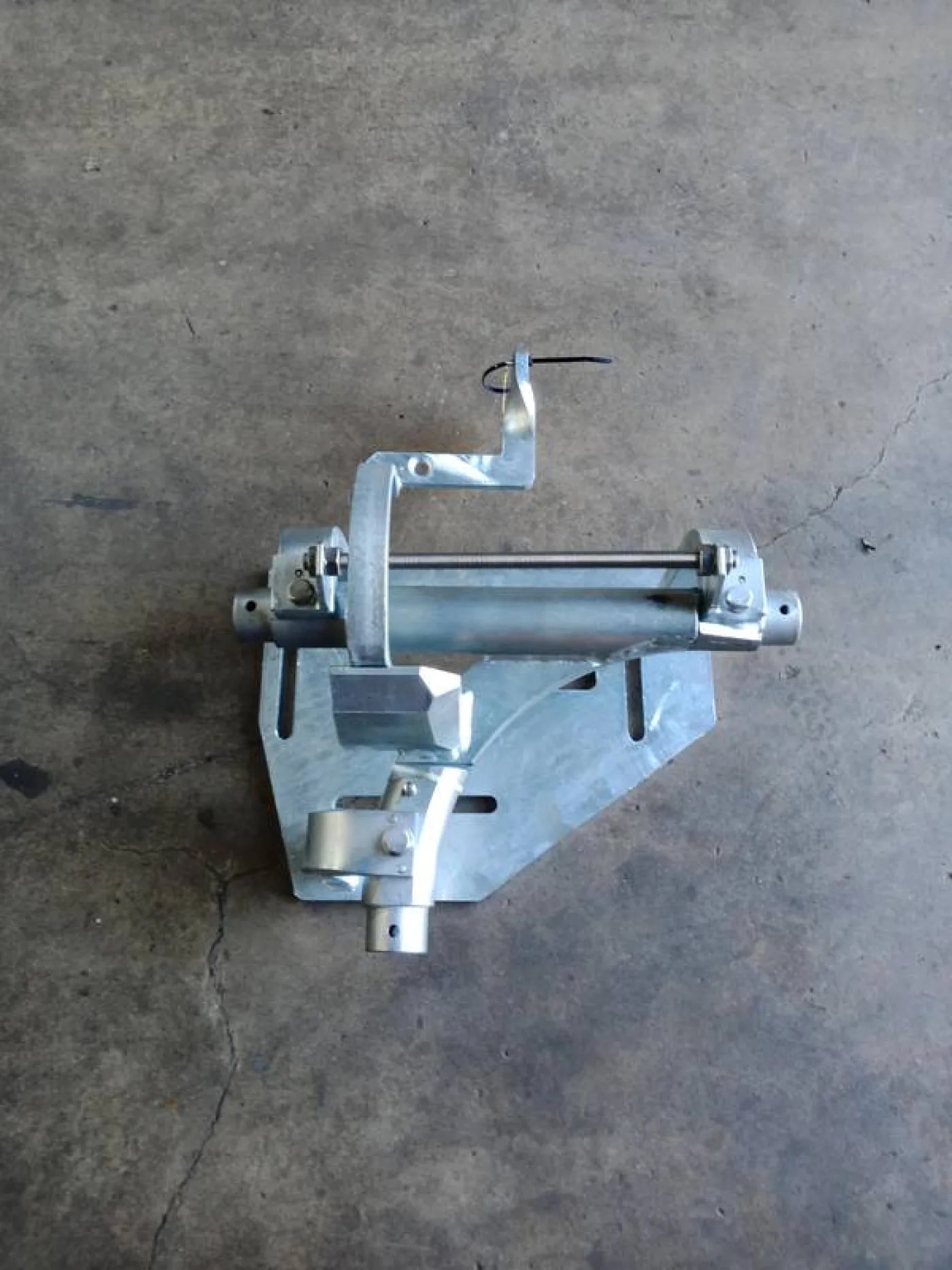 Switch right inside 90°. Tube height 15 cm. On plate - 2