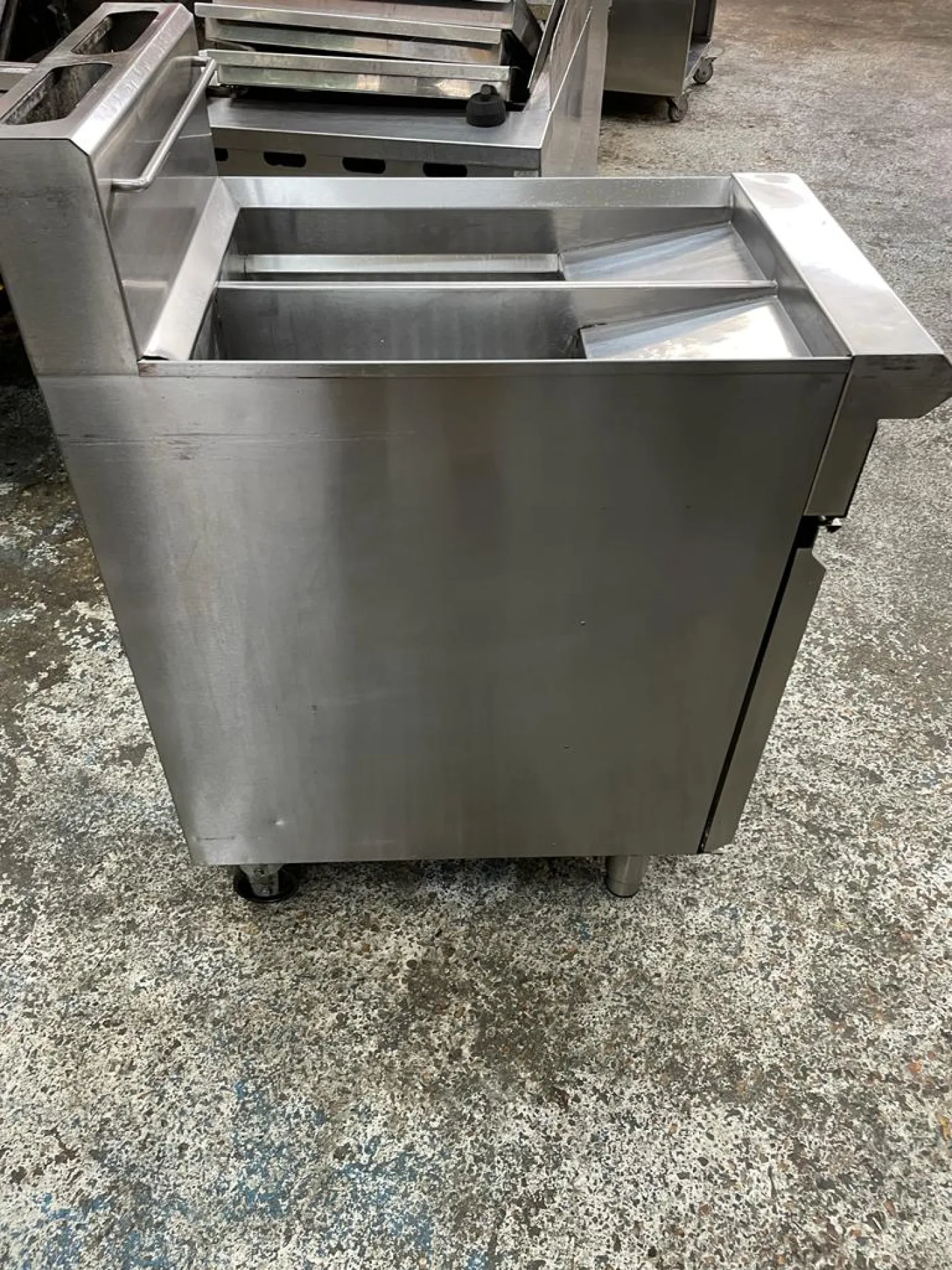Blue Seal GT46 Twin Tank Gas Fryer - islandcatering - 5