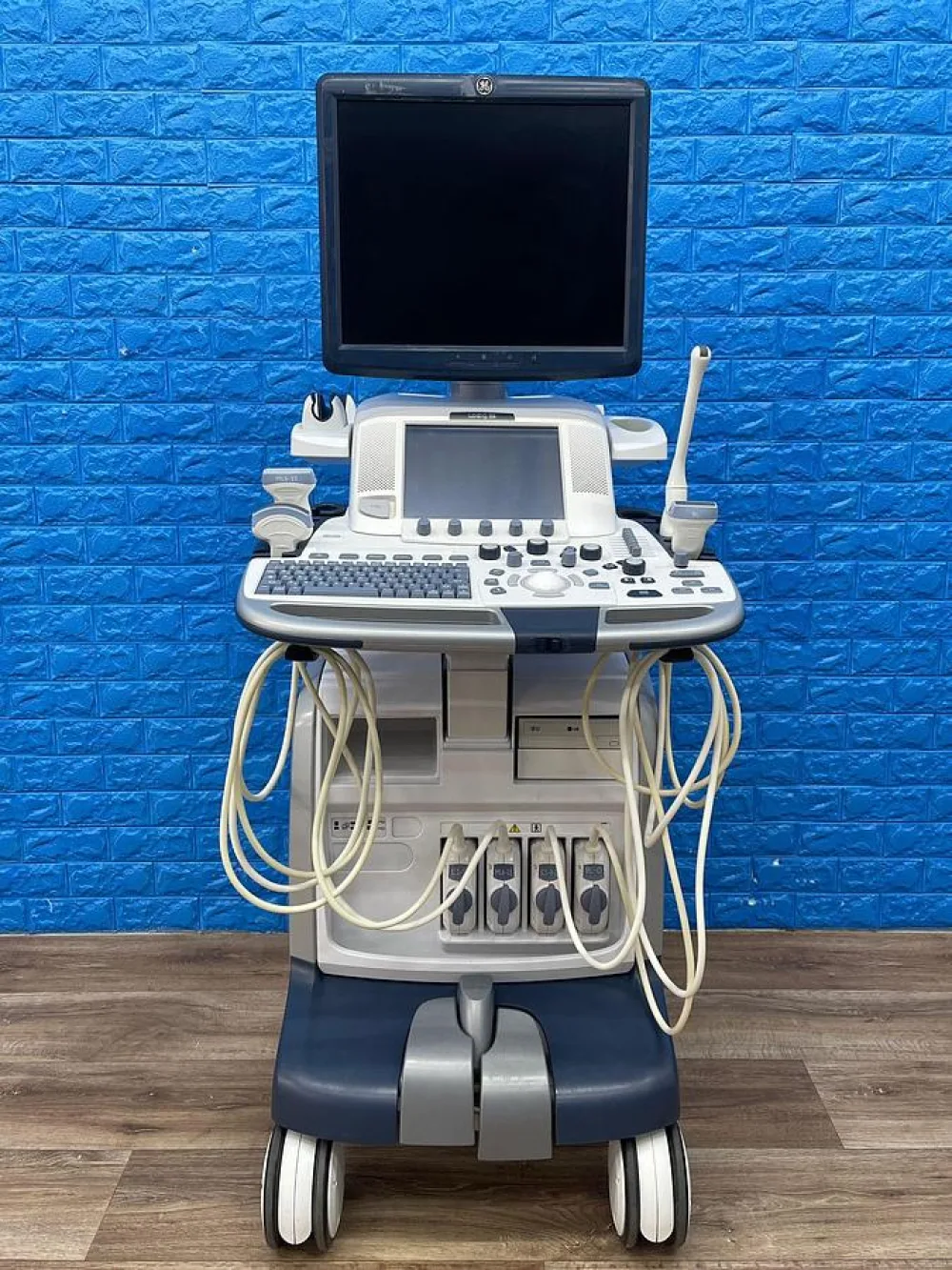 GE Logiq E9 YOM: 2014 With 4 Probes.