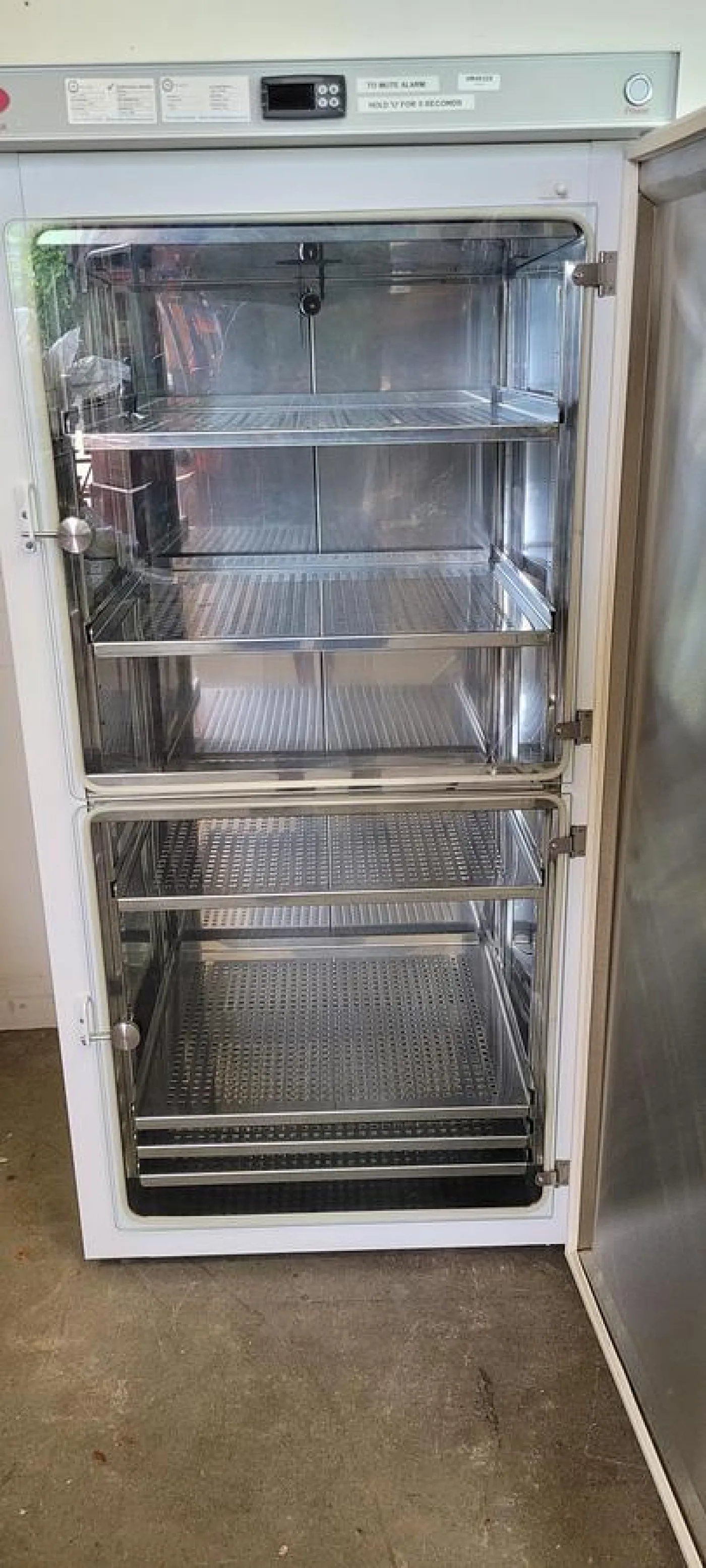 LEEC C330 Classic Incubator - 2