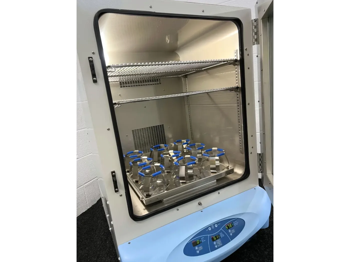 Thermo Max Q 6000 Incubator Shaker - 4