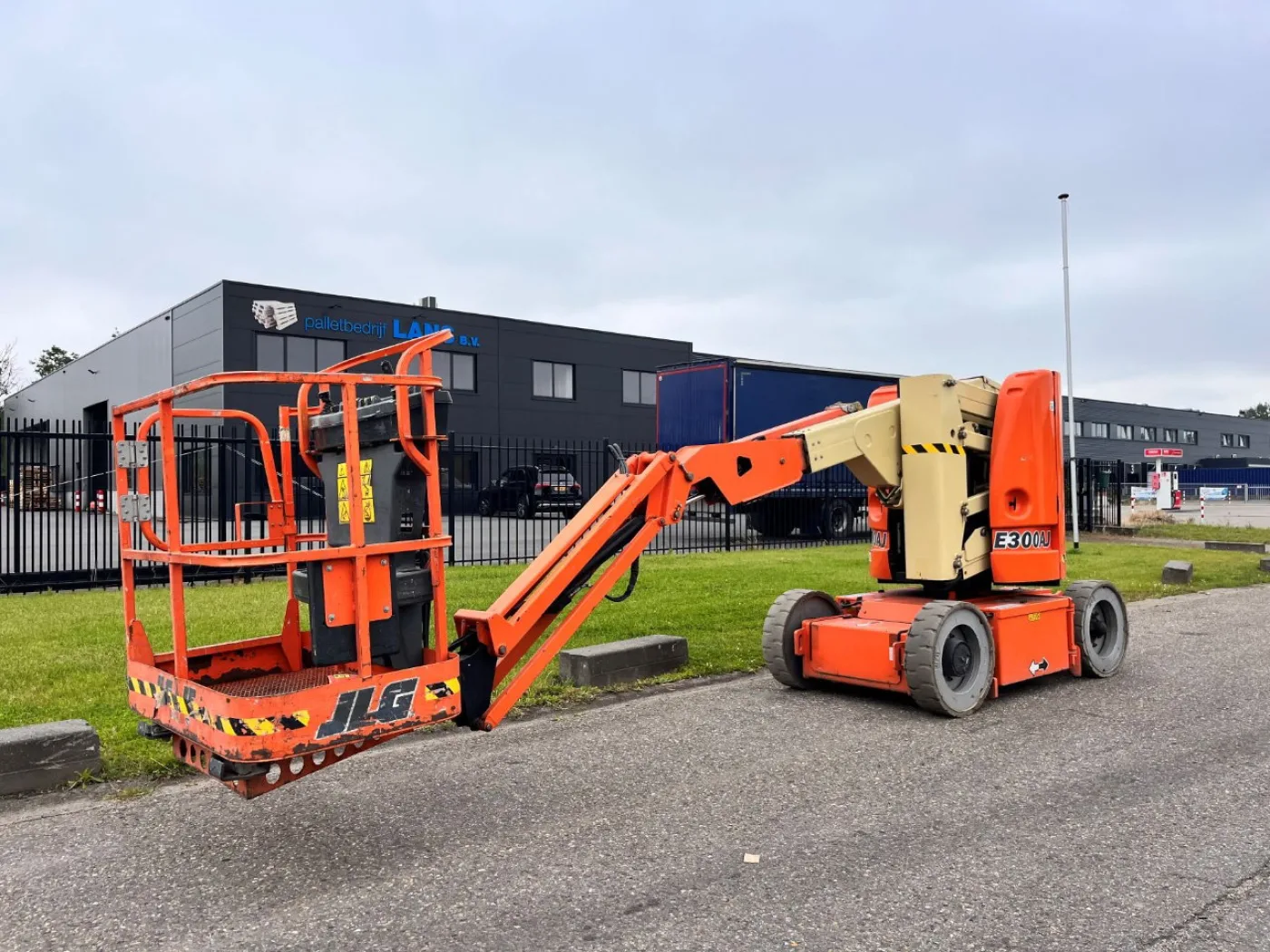 JLG E300AJ - 4