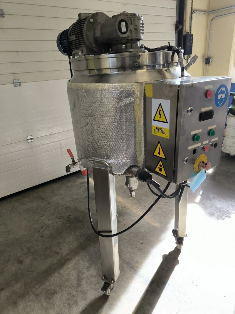 STAINLESS STEEL REACTOR 130 LITERS WITH JACKET, INSULATION, AGITATION, ELECTRIC HEATERS AND CONTROL PANEL