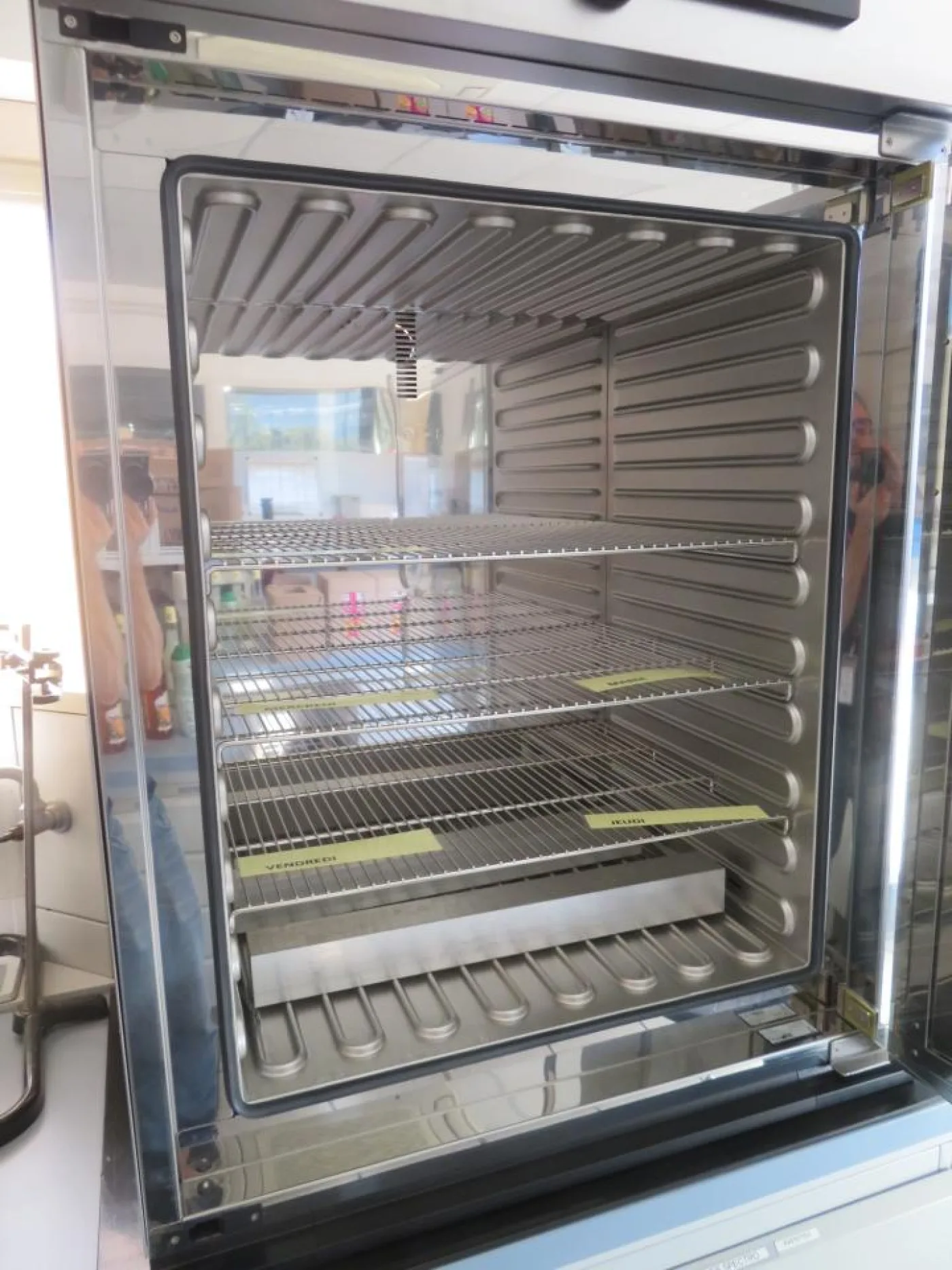 Memmert GmbH and Co. KG Memmert GmbH and Co. KG IN260 Laboratory Incubator- R and D - 8