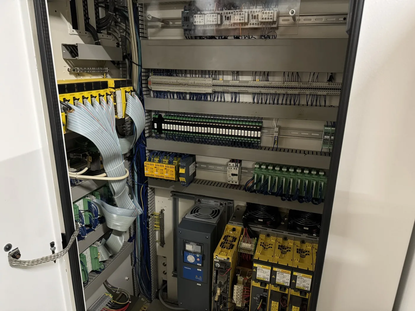 RECTIFIEUSE CNC CYLINDRIQUE STUDER S-33 CNC Année 2003 avec Fanuc 21i-TB – Axe B entre-pointe 1000 hauteur de pointe 175 - 3