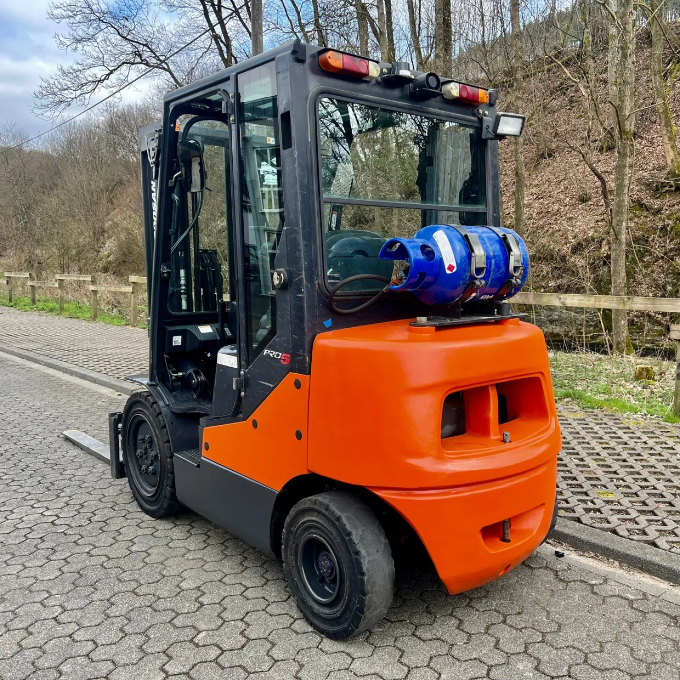 DOOSAN G25E-5 Pro Gasstapler 2,5 t Triplex 4,6 m Gabellänge 1600 mm - 4