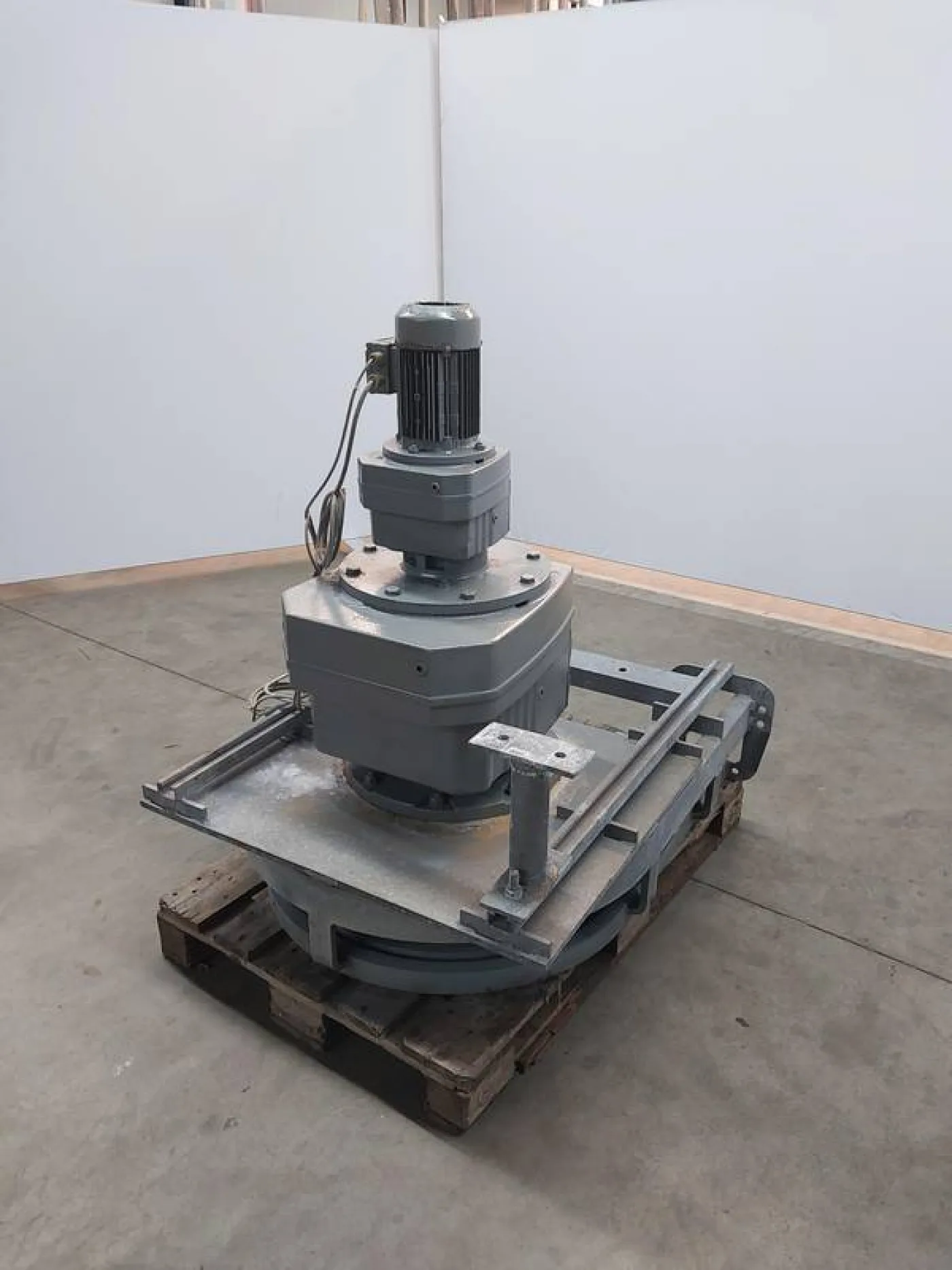 Drive wheel for bi-rail conveyor - 8