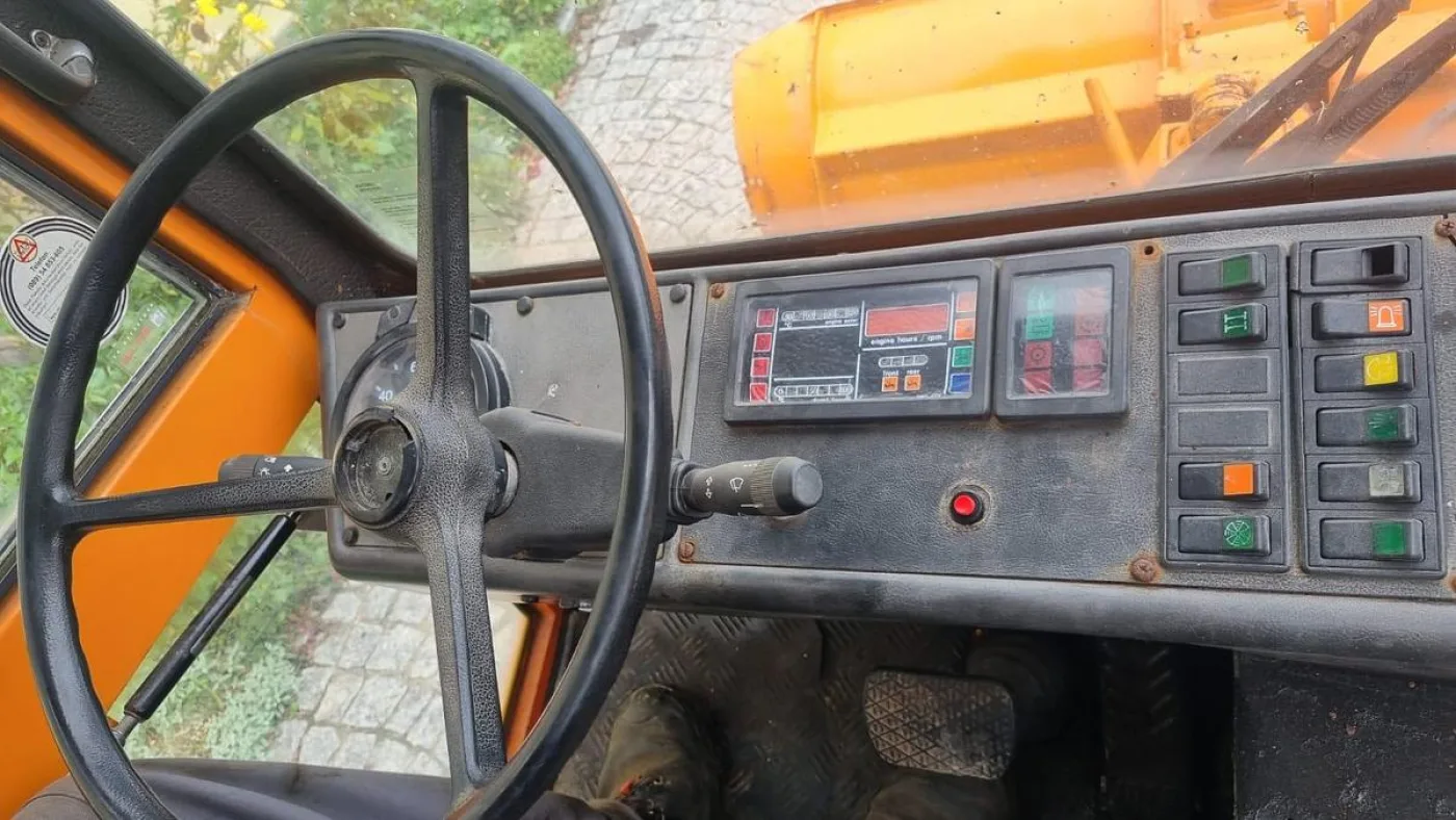 1994 Boki HY1350 Kommunalfahrzeug mit Schneepflug und Sand / Salzstreuer - 4