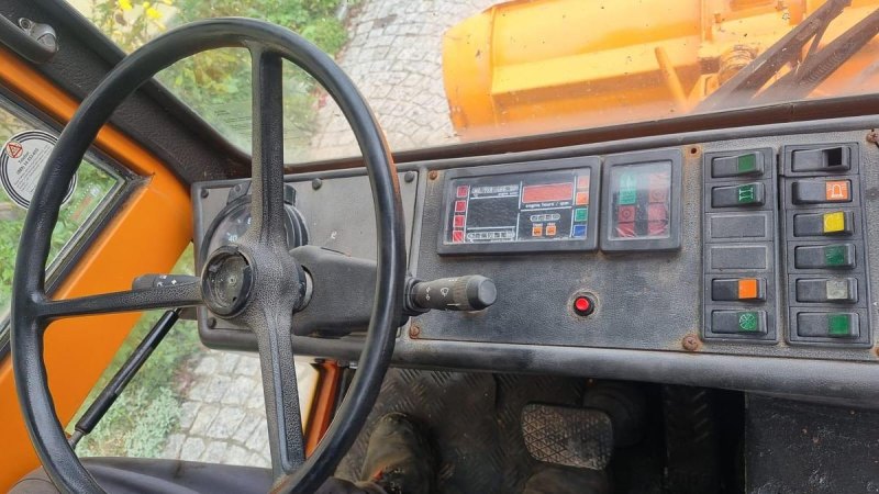 1994 Boki HY1350 Kommunalfahrzeug mit Schneepflug und Sand / Salzstreuer