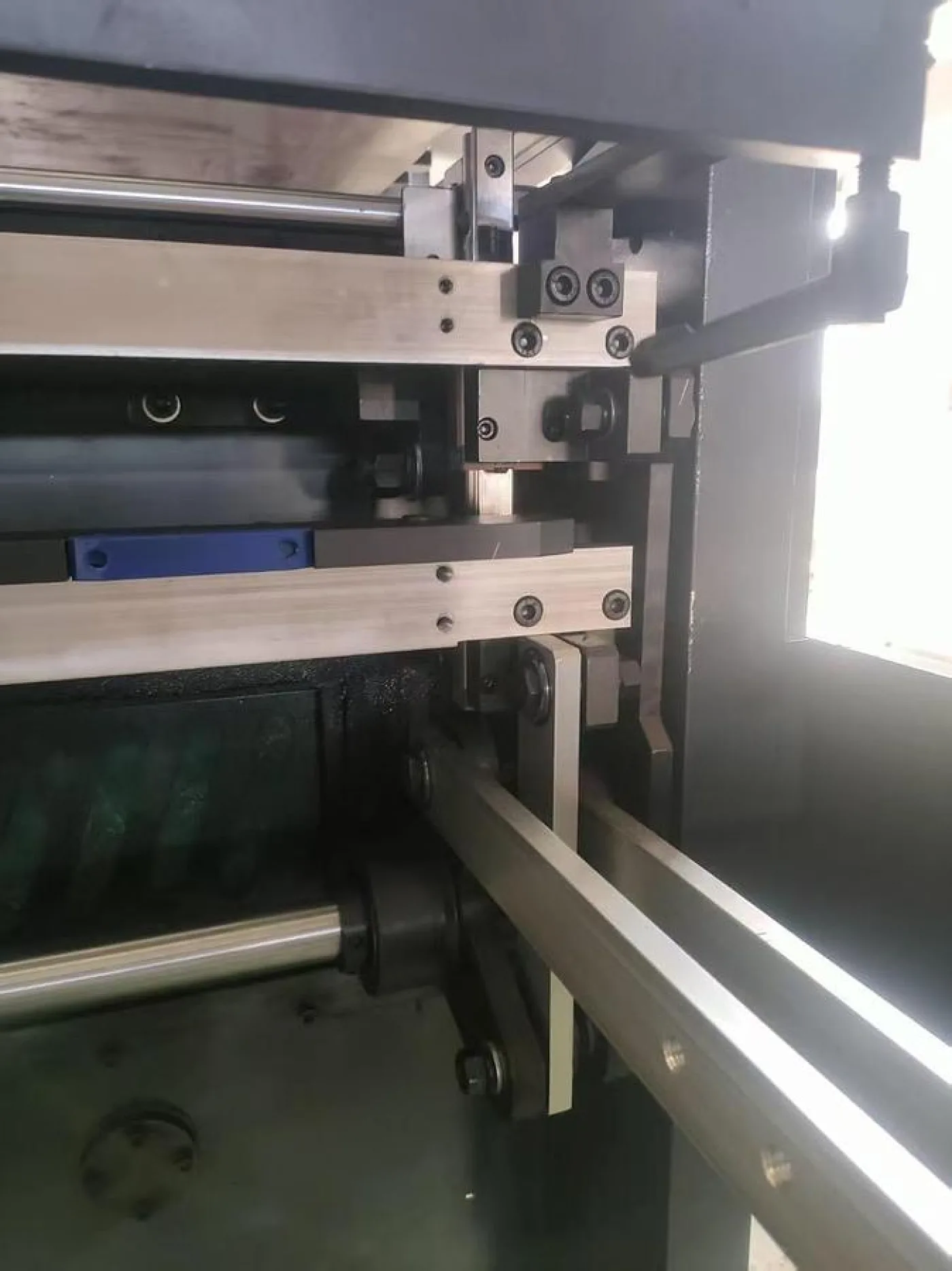 800MF Automatic Die-Cutting + Creasing + stripping - 4