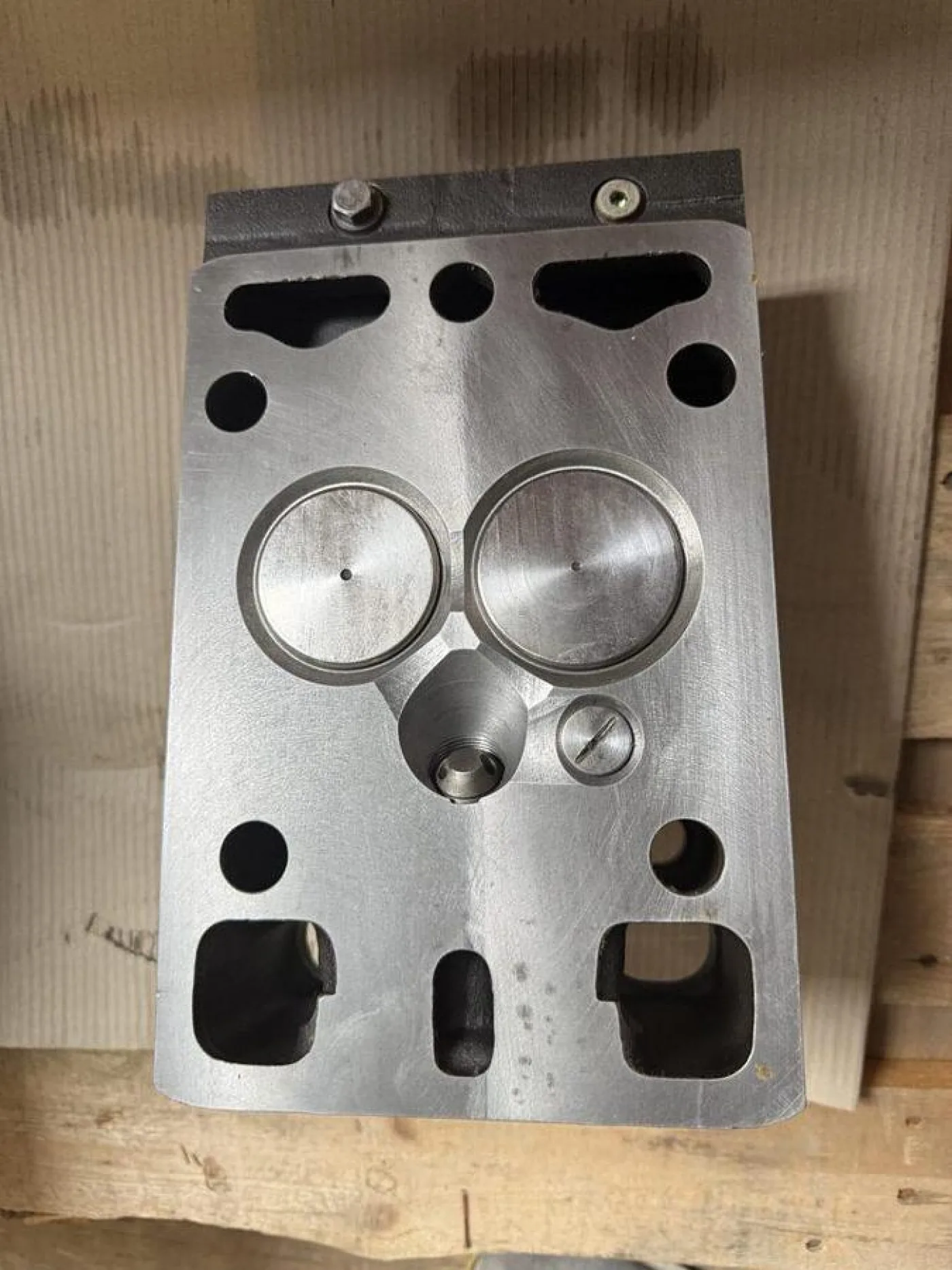 NEW CYLINDER HEAD MWM 518 P/N 1205 2875 - 3