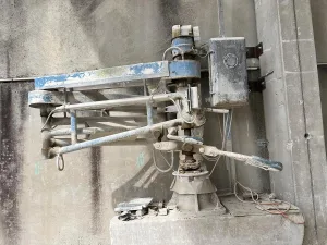 Säulenarm Schleifmaschine Säulenarm Schleifmaschine / Column arm polishing machine