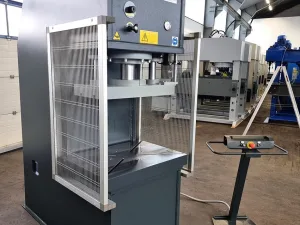 Hydraulische Einständerpresse PCL 100 A