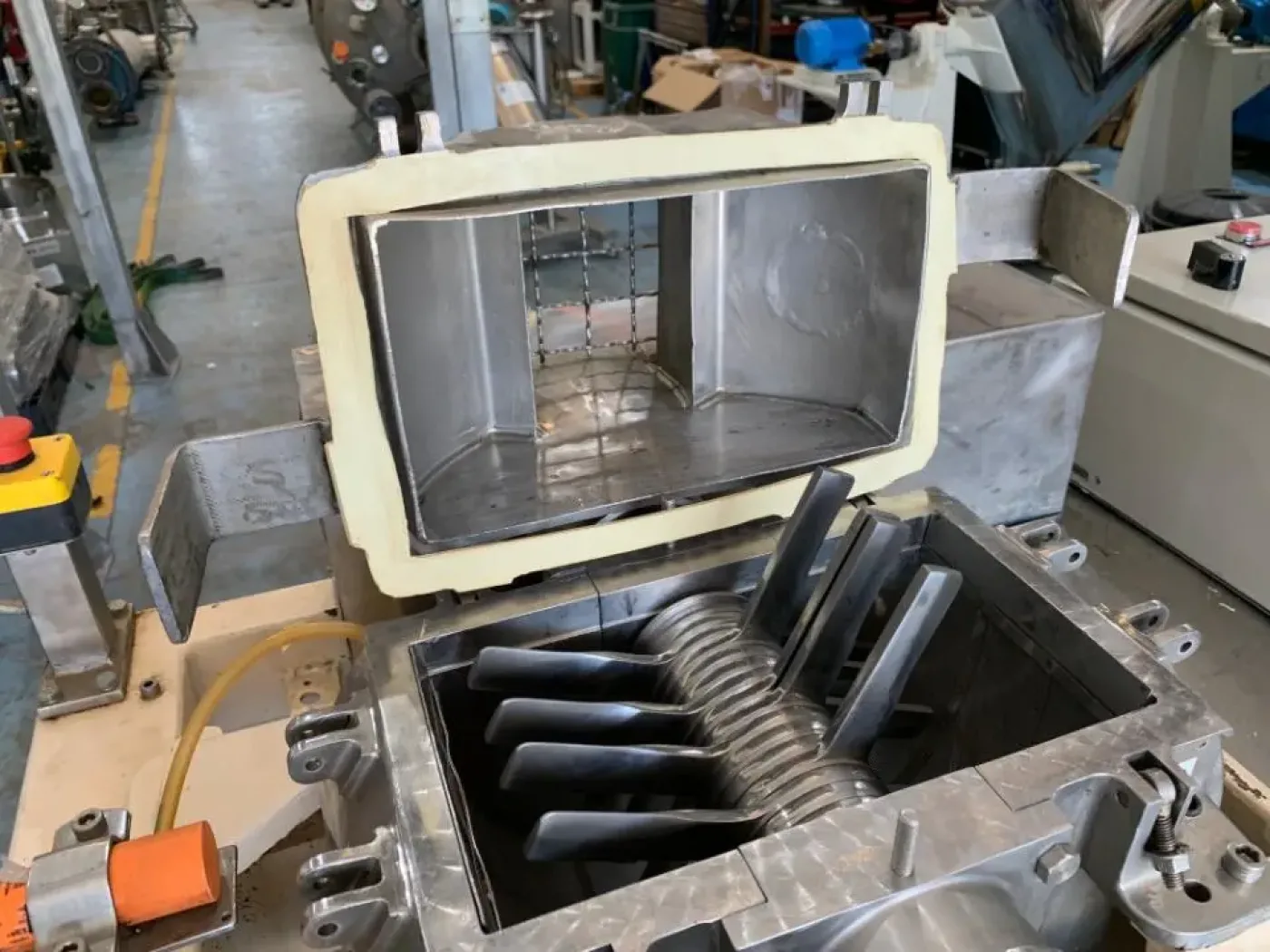 USED APEX 114-364 FIXED HAMMER MILL - 4