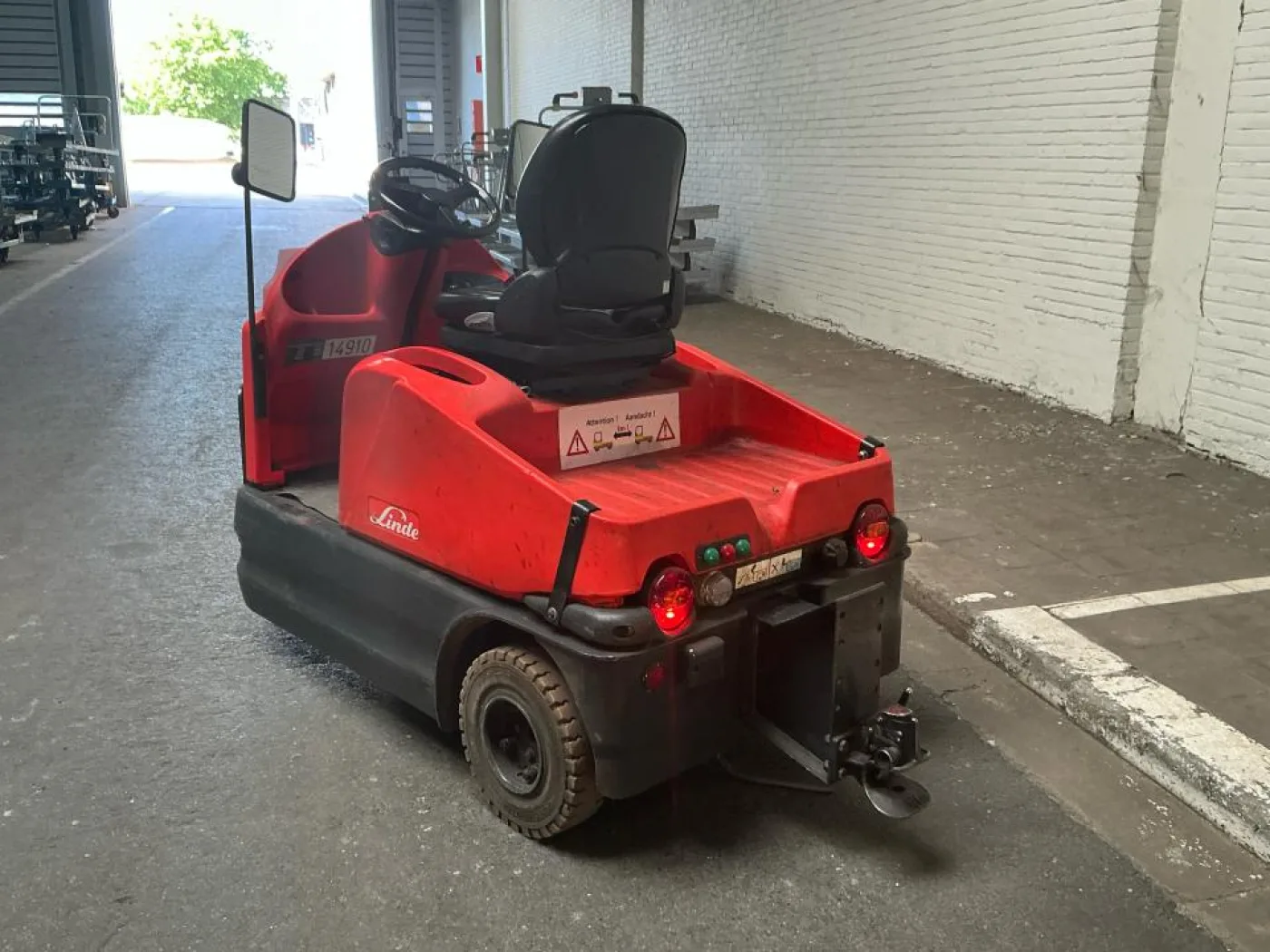 2010 Linde Tow Tractor - 3