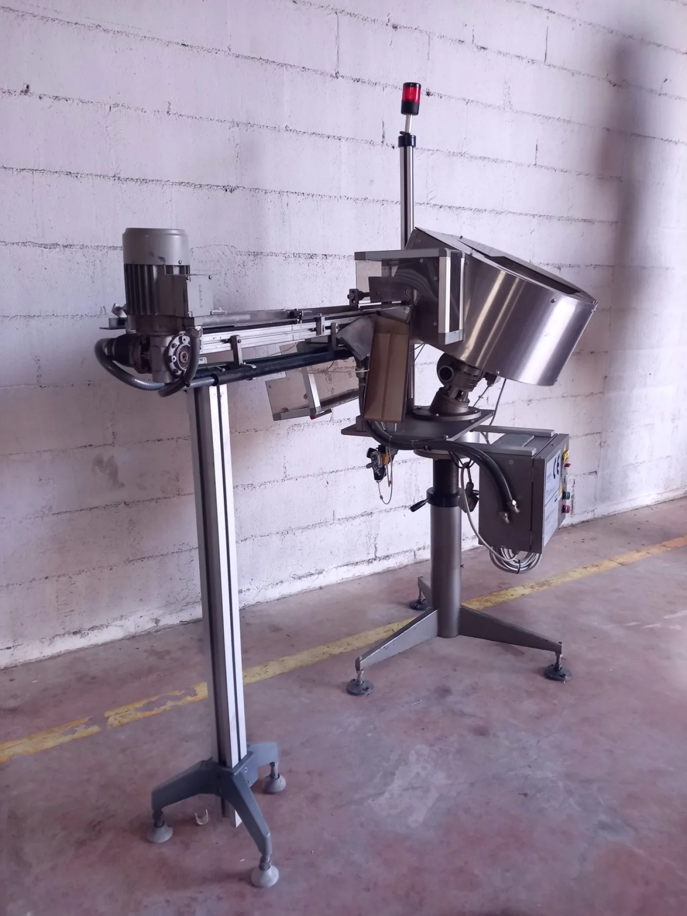 ORIENTATORE ALIMENTATORE VIBRANTE PER TAPPI – GAMA - 4