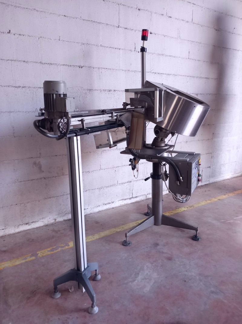 ORIENTATORE ALIMENTATORE VIBRANTE PER TAPPI – GAMA