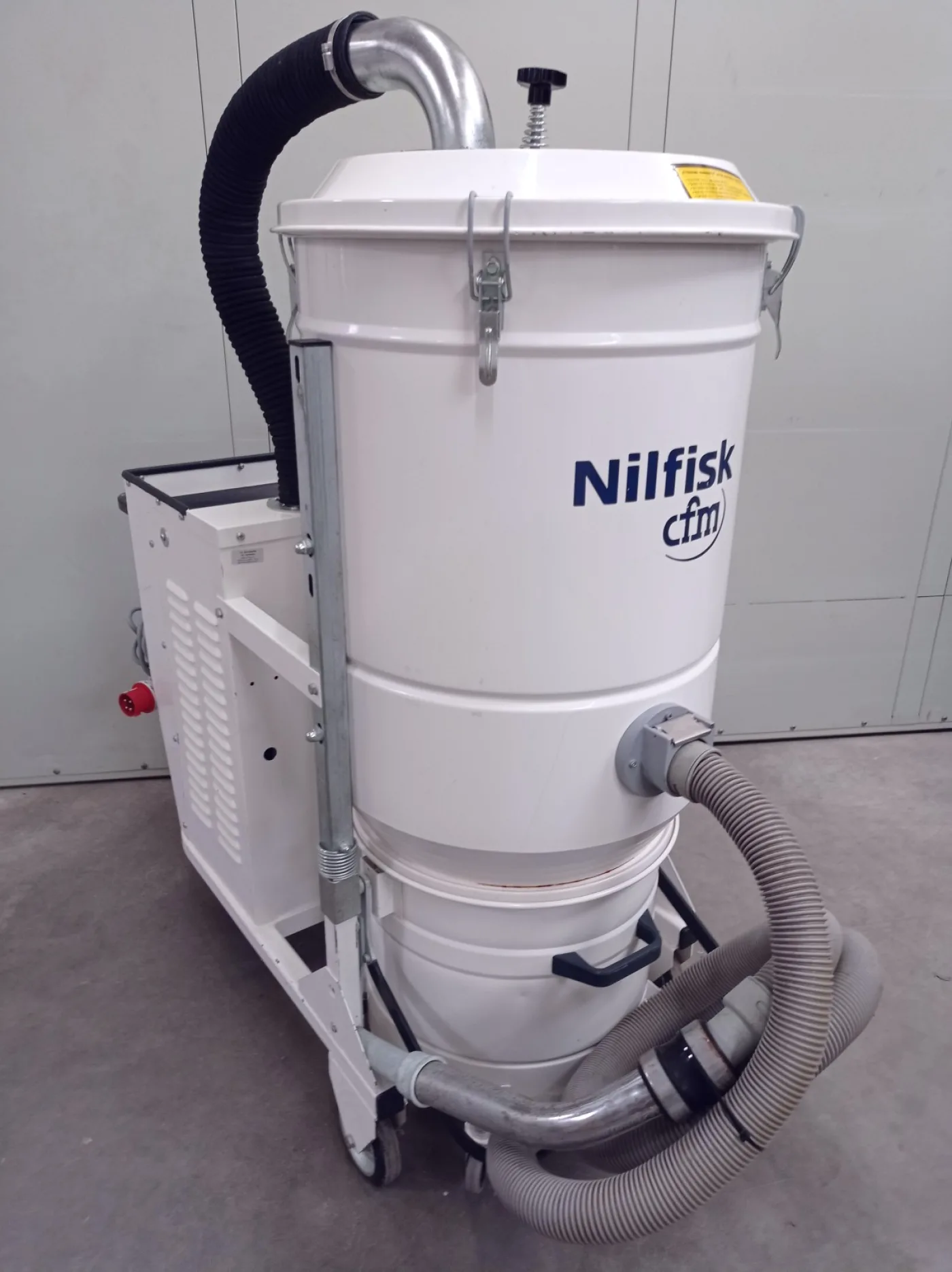 ASPIRATORE INDUSTRIALE PER POLVERI – NILFISK – MOD. 3557 - 5