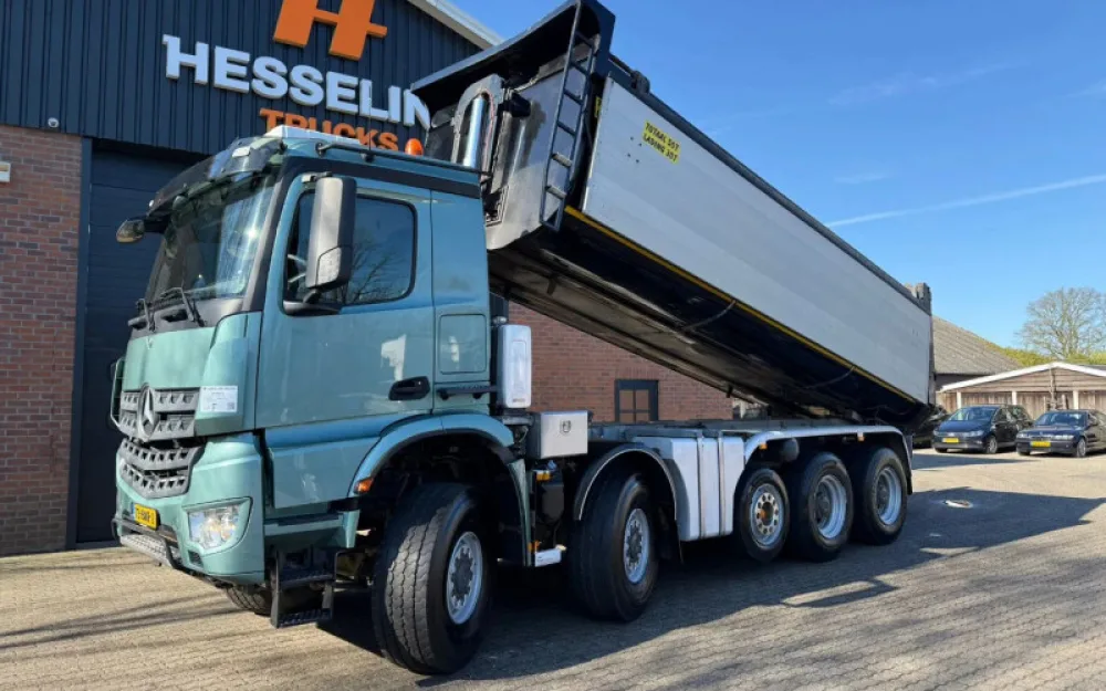 Mercedes-Benz Arocs 10x8 Insulated Dump Truck 310,768 KM NL Truck - APK 11-2026