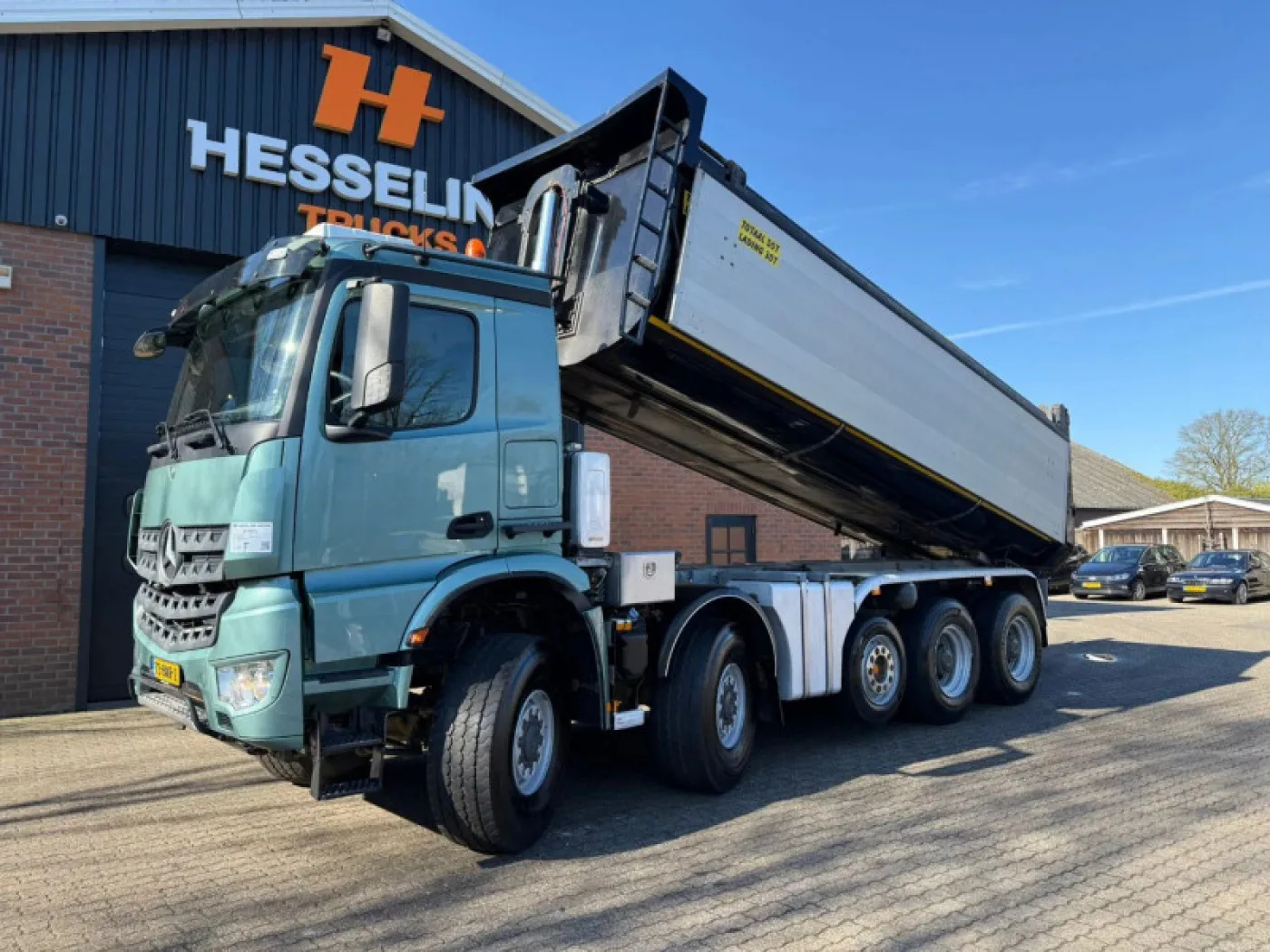Mercedes-Benz Arocs 10x8 Insulated Dump Truck 310,768 KM NL Truck - APK 11-2026 - 1
