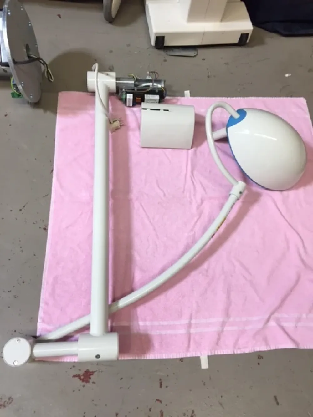 Heraeus Blue 30 OP-Lampe (Wandmontage)