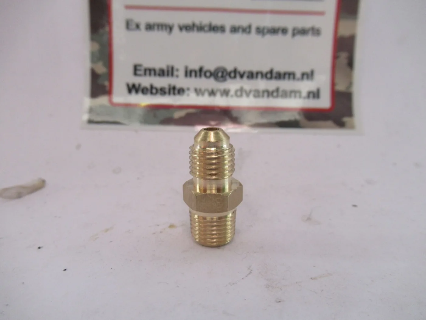 Verloopnippel brandstof/vacuümpomp - 1