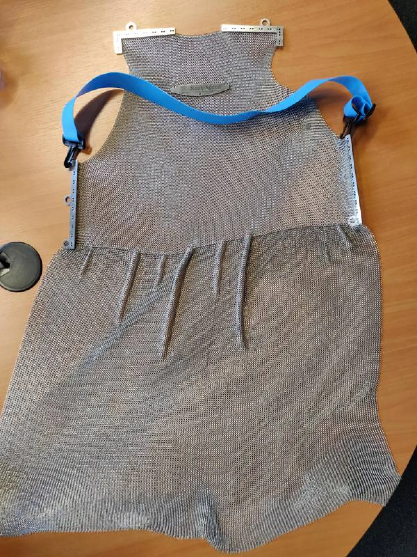 Stainless steel safety apron - 2