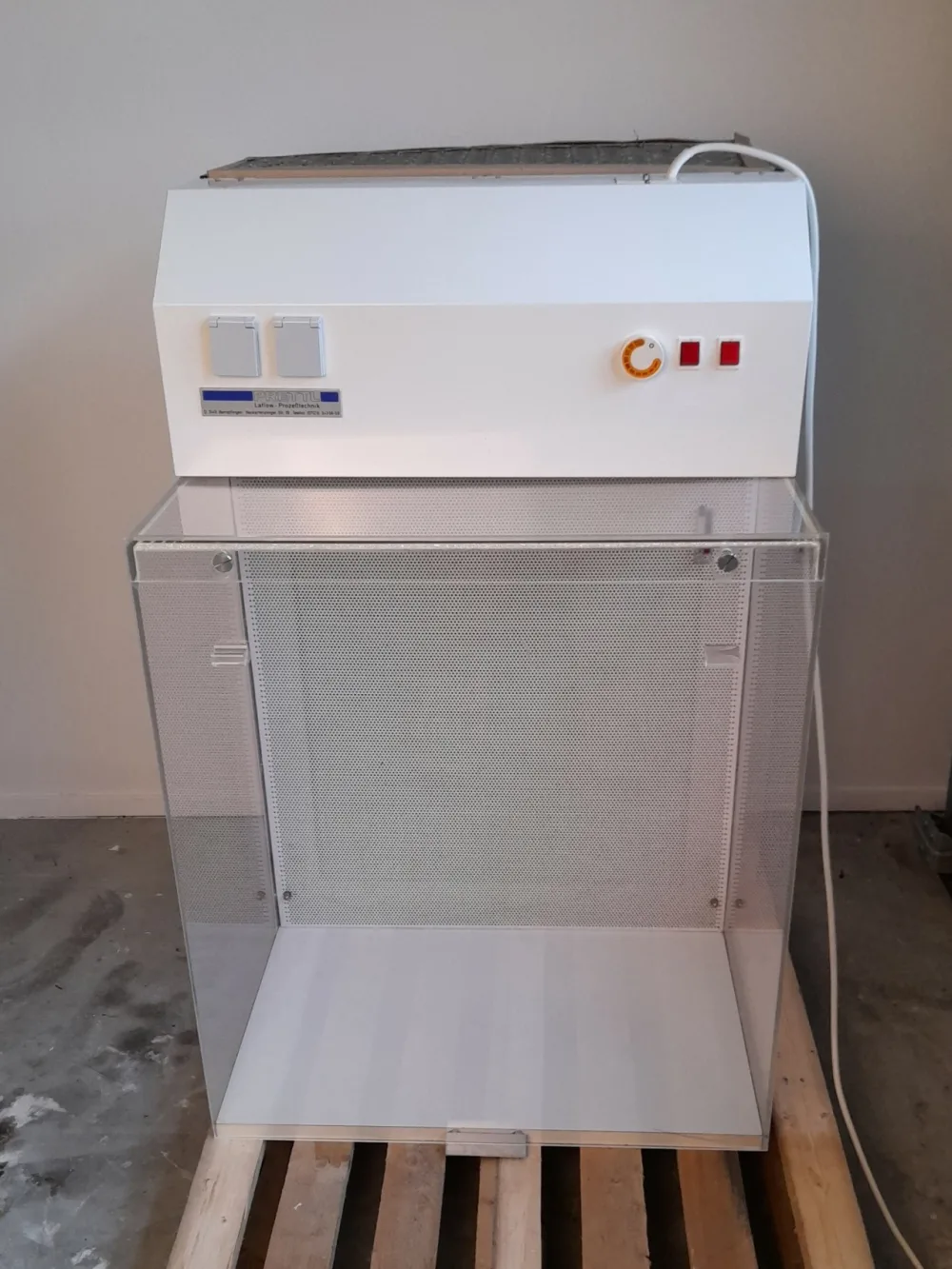 1358 - Used Prettl horizontal laminar flow cabinet