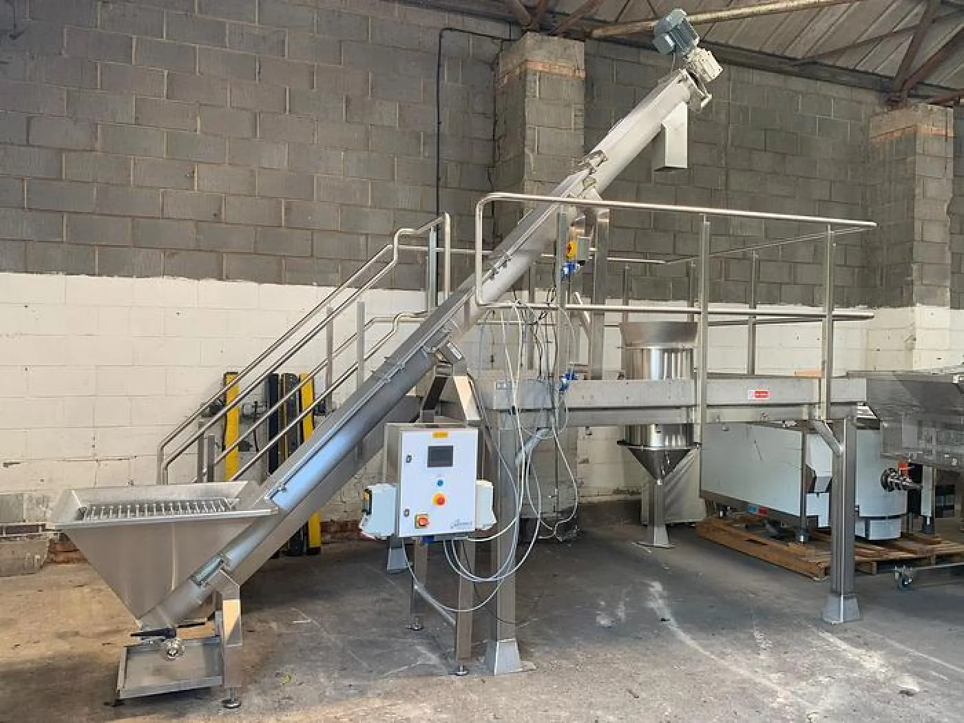 COMPLETE LINE: Auger Filler Incline Conveyor with Gantry - 1