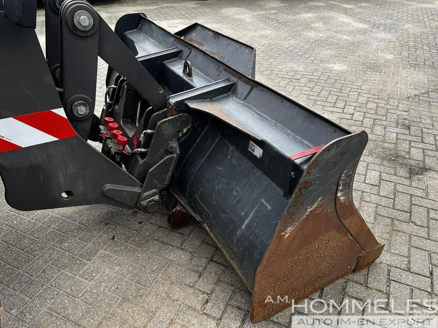 Mecalac BUCKET WITH TEETH 1,5m3 - 4
