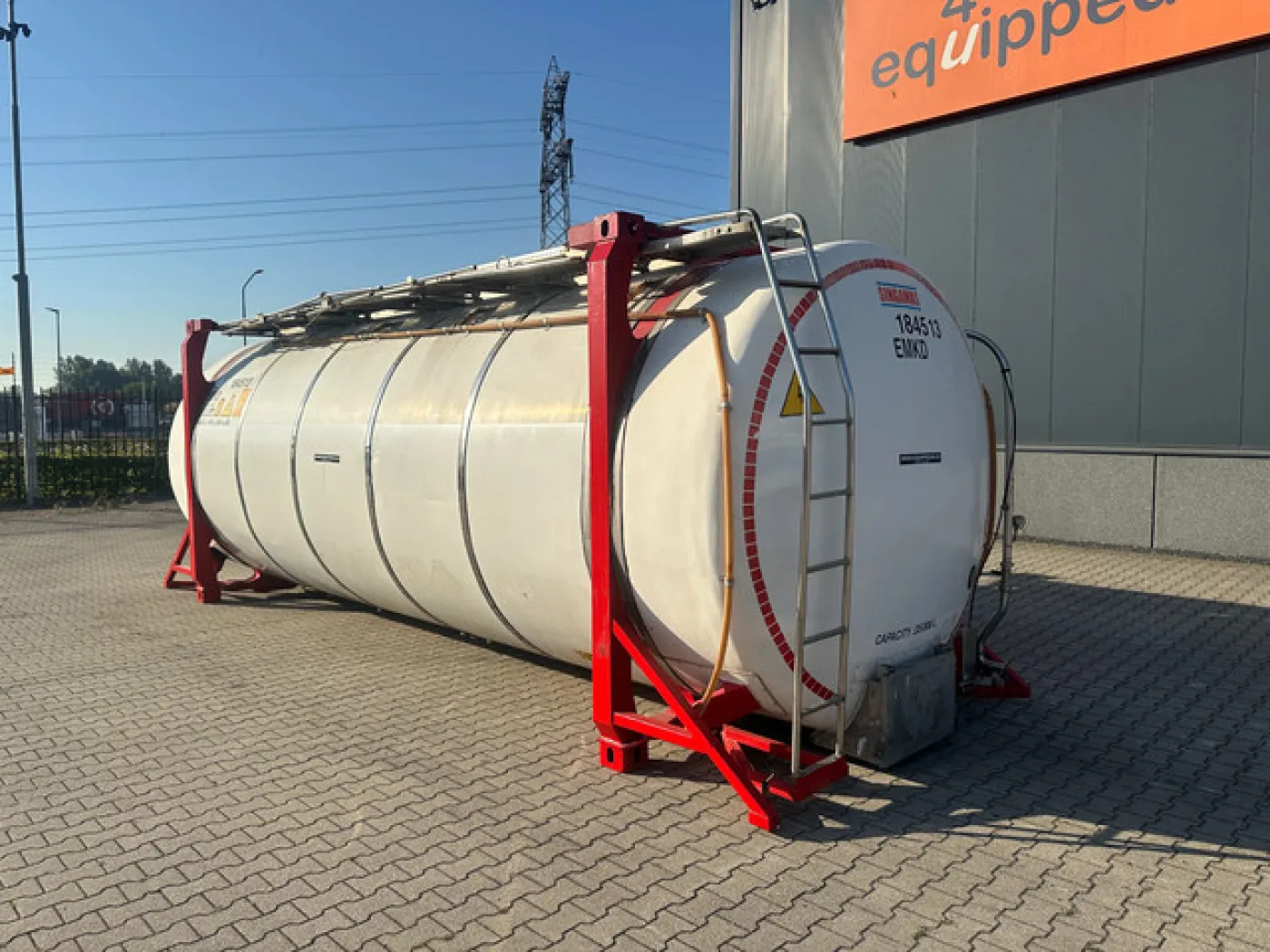 34.980L / 1-comp. / 4 BAFFLES / 20FT swapbody / T11 / EMKD / ADR 2.55Y + CSC-inspection: 01/2028 INSIDE DAMAGE FOR STORAGE ONLY!!! - 3