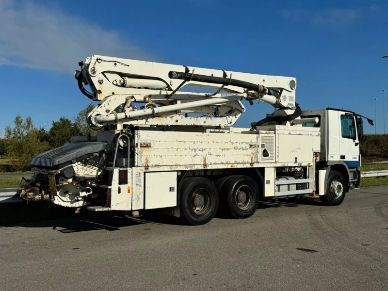 Mercedes Benz Actros 2632 6×4 with Putzmeister BSF 24-4 11 24m concrete pump