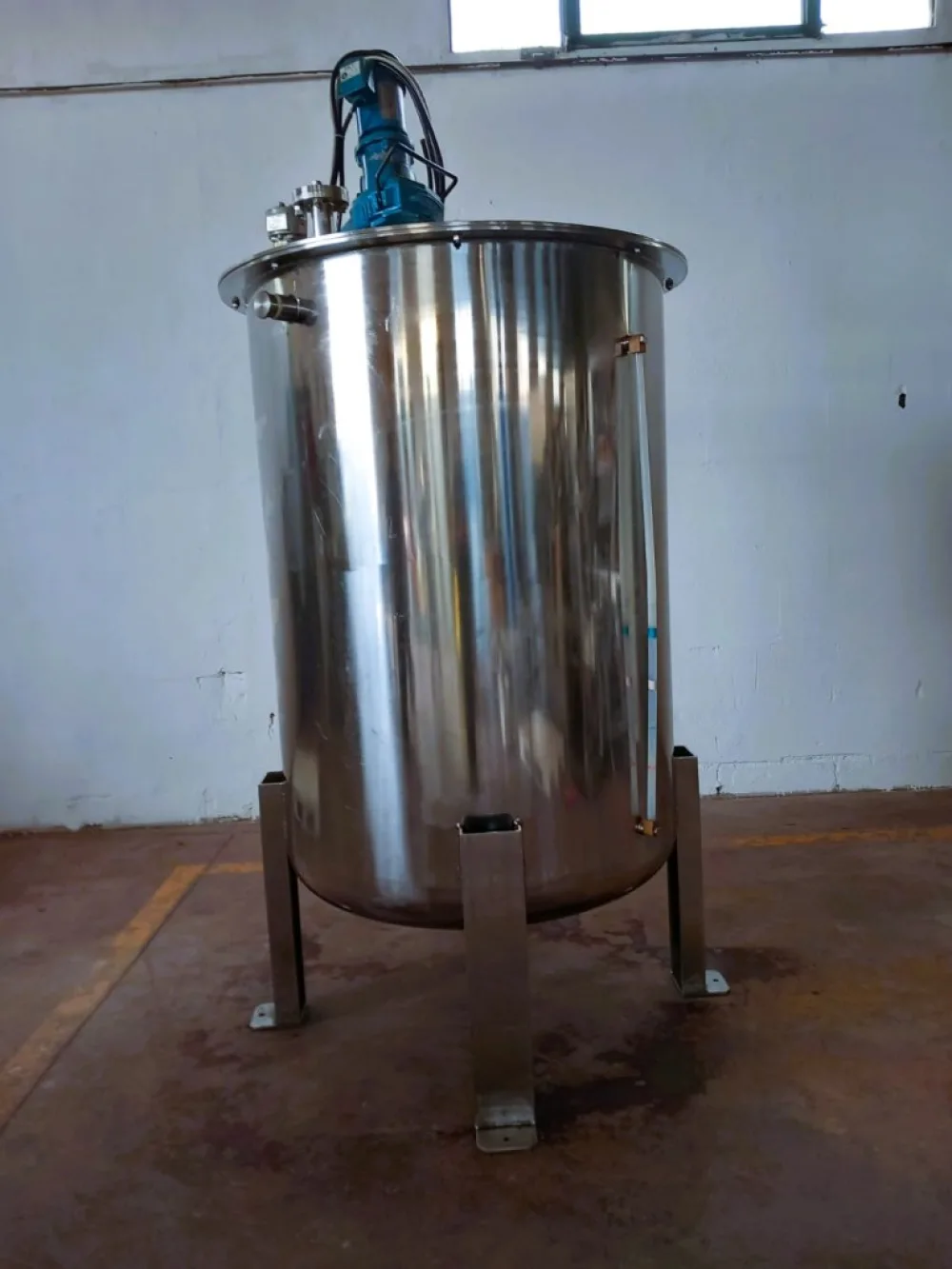 DISSOLUTORE CON AGITATORE – MOD. 450 L