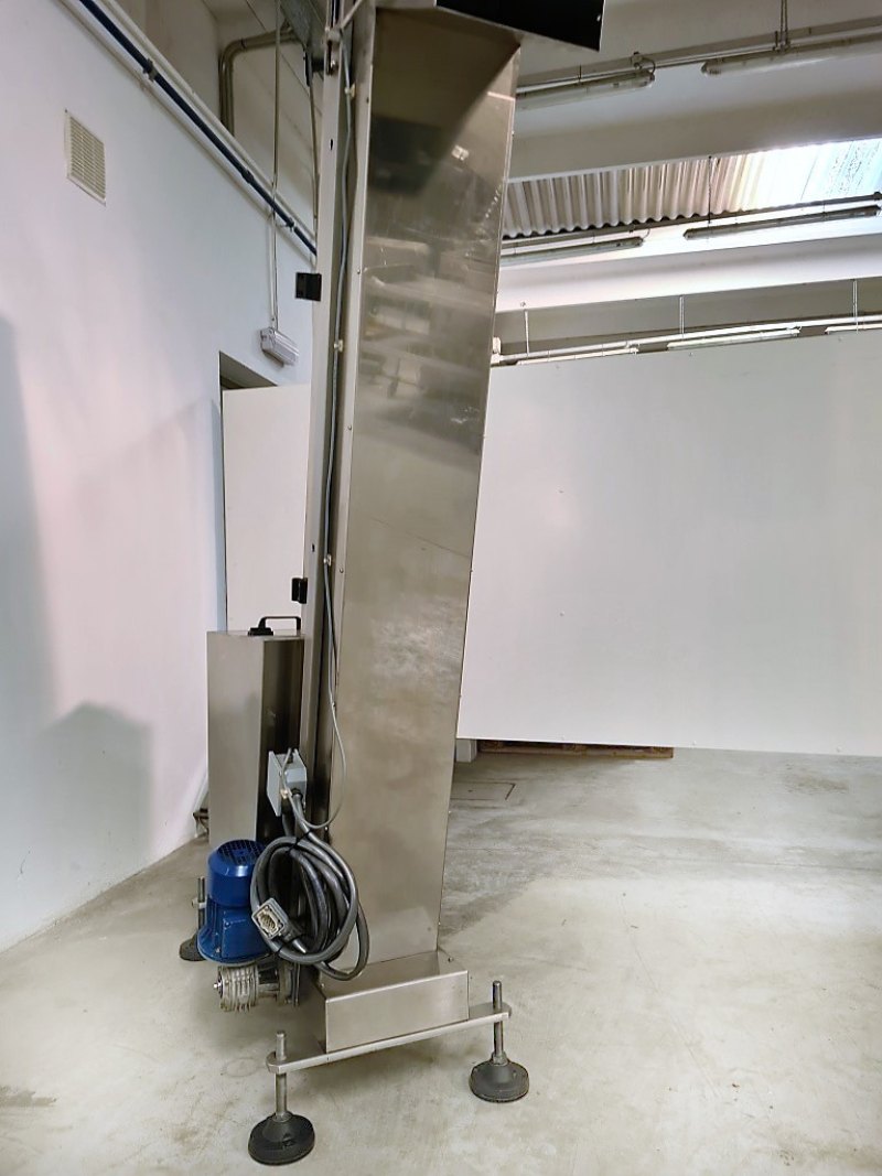 ELEVATORE PER TAPPI