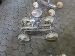 Rotating jet cleaner