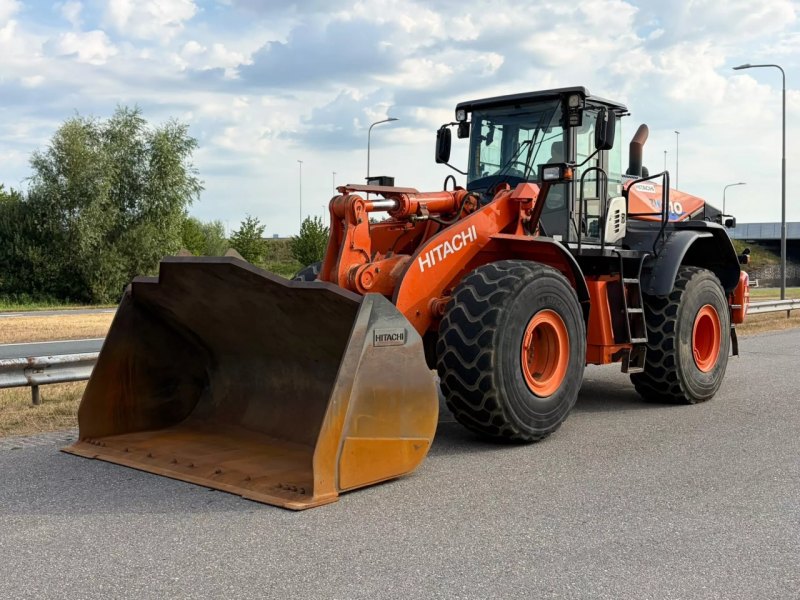 Hitachi ZW310-6