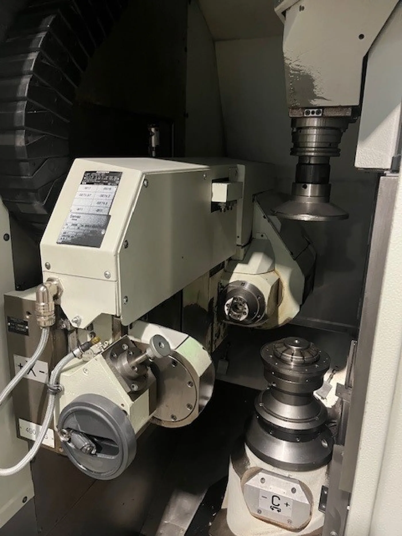 CNC Gear Hobbing Machine – GLEASON GENESIS 210 HiC - 4