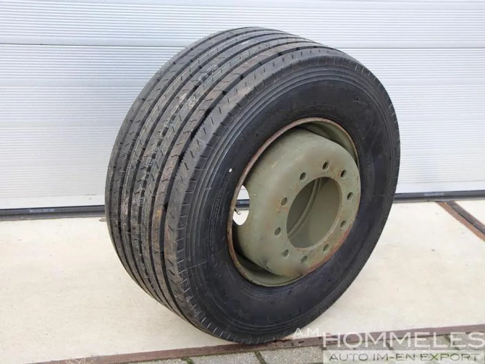Tire 15x19.5