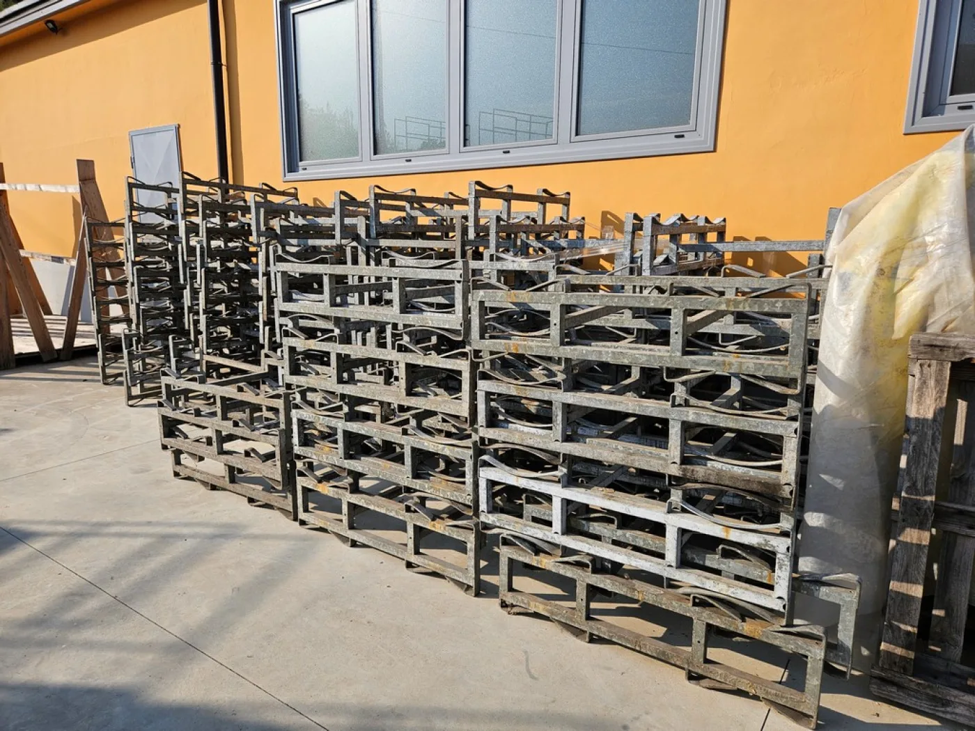 DOUBLE SUPPORTS FOR BARRIQUES IN GALVANIZED IRON, SECOND-HAND EQUIPMENT - 4