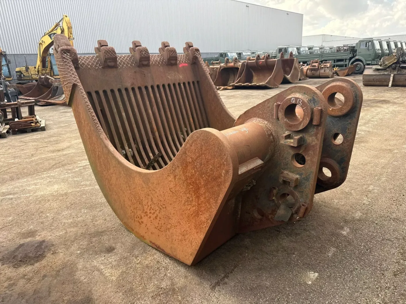 Skeletonbucket Caterpillar 374 - 3