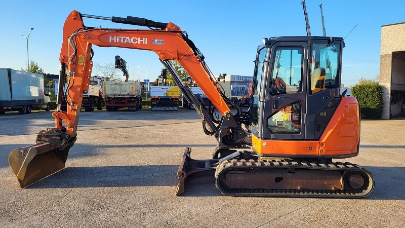 Hitachi ZX65USB-5A CLR