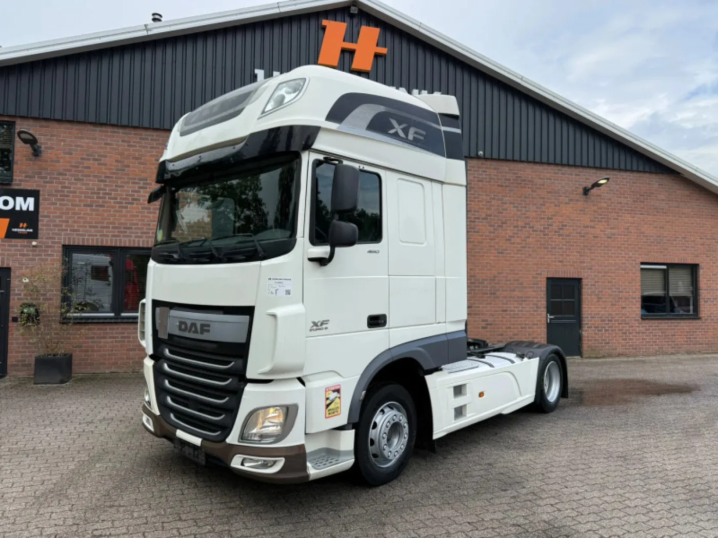 DAF XF 460 SSC Super Space Retarder 2X Tank - 1
