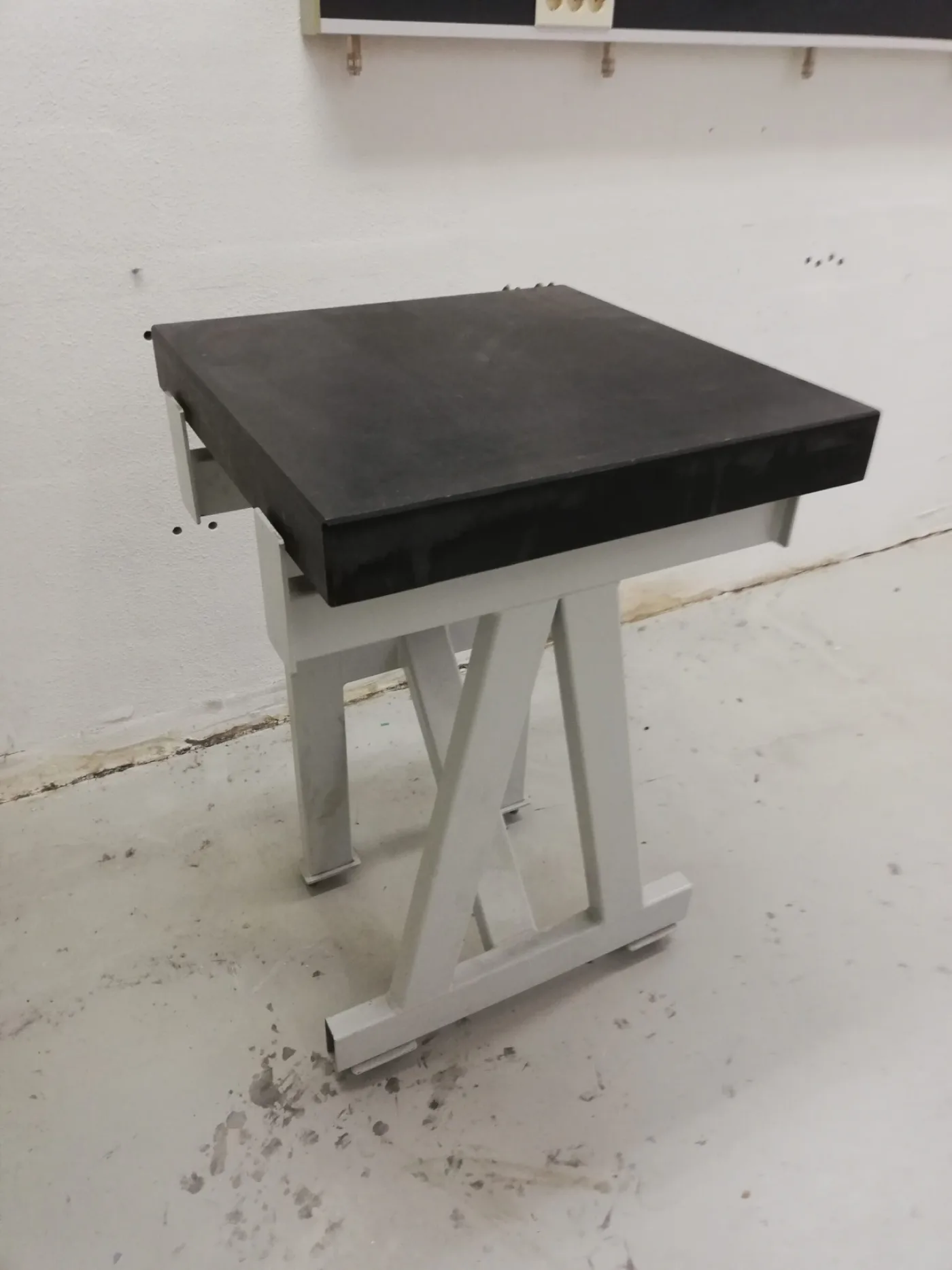 1329 - Used laboratory weighing table, Mitutoyo with granite top - 1