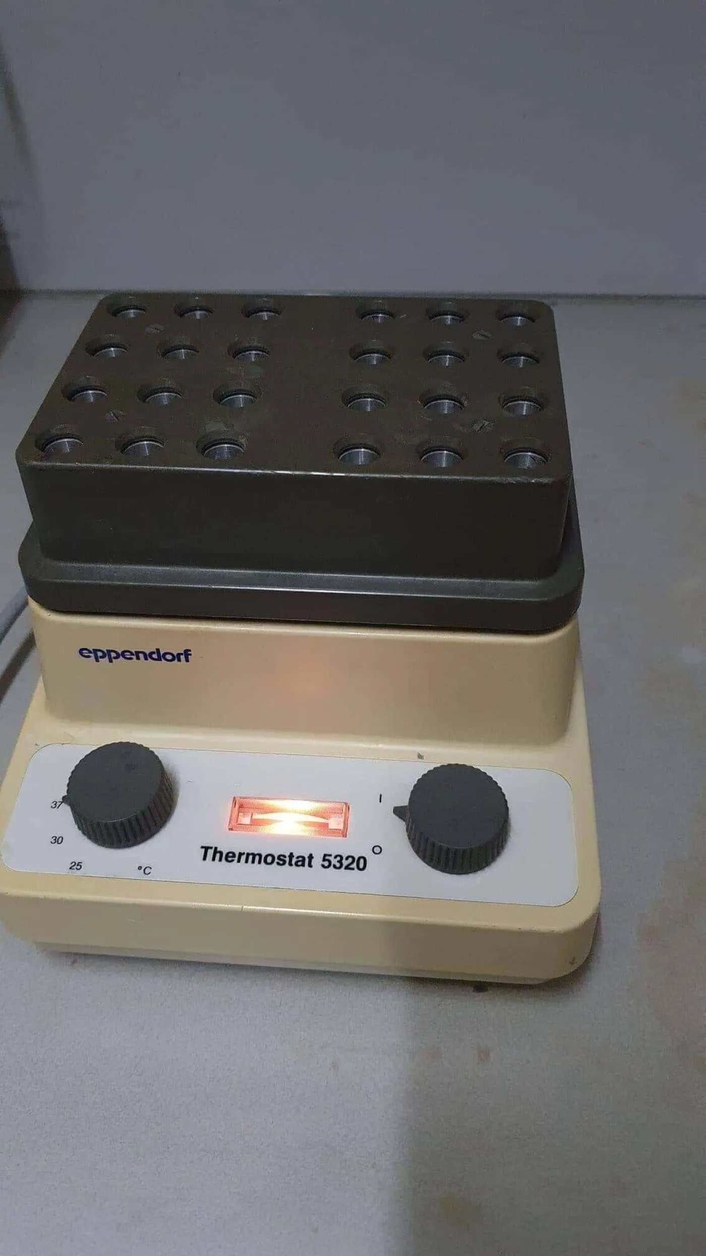 Eppendorf Thermostat 5320 Verwarmingsblok - 1