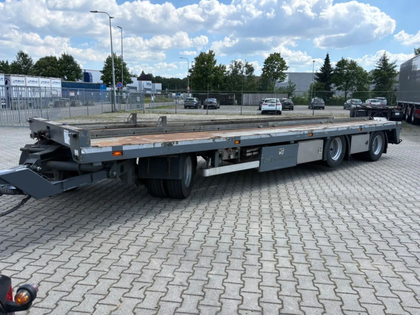 Vlastuin 30T Flatbed Trailer + 80CM-High Container Racks, Excellent Condition - 1