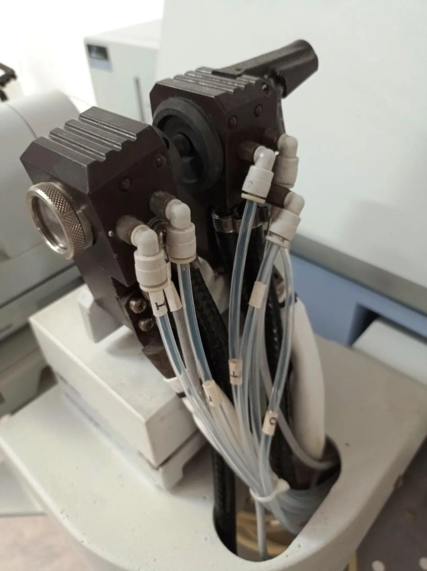 SPETTROMETRO AD ASSORBIMENTO ATOMICO – PERKIN ELMER – MOD. AANALYST 300 - 2