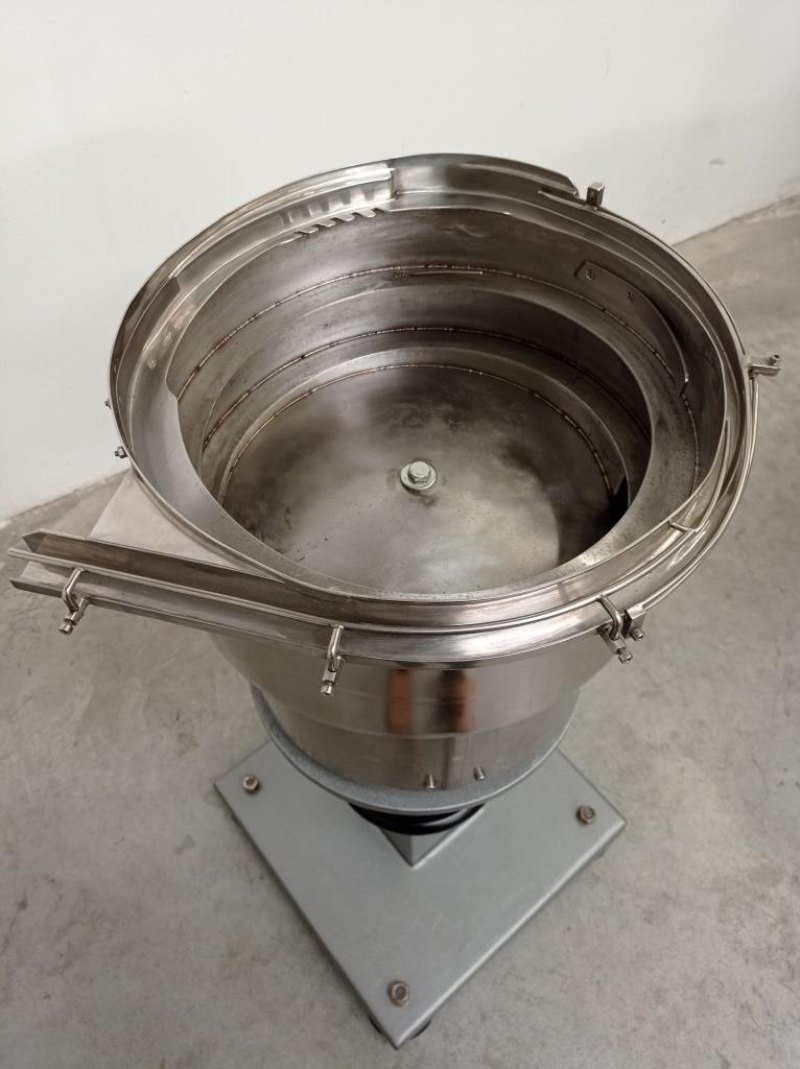ALIMENTATORE VIBRANTE A TAZZA PER TAPPI – 3MASTER – MOD. 35S/3000