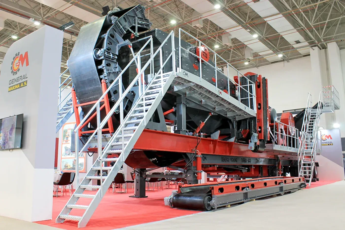General 944 — Mobile Jaw + Cone Crushing & Screening Plant - 1